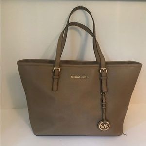 Michael Kors Jet Set Tote
